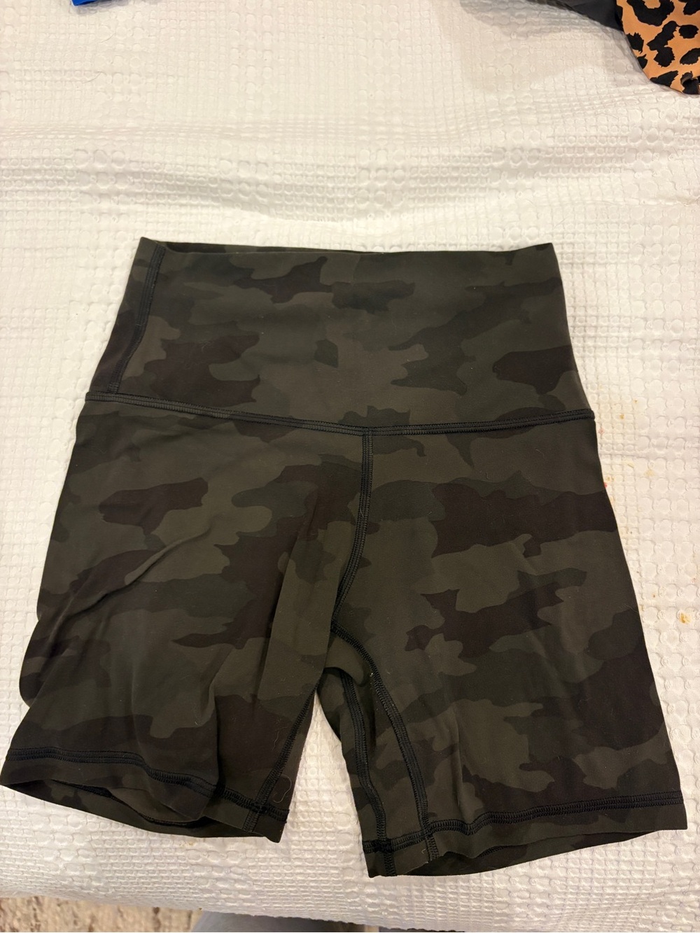 lululemon athletica align Camo Bike Shorts - Olive 6”